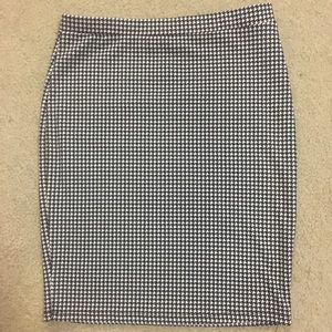 Black and White Houndstooth Pencil Skirt